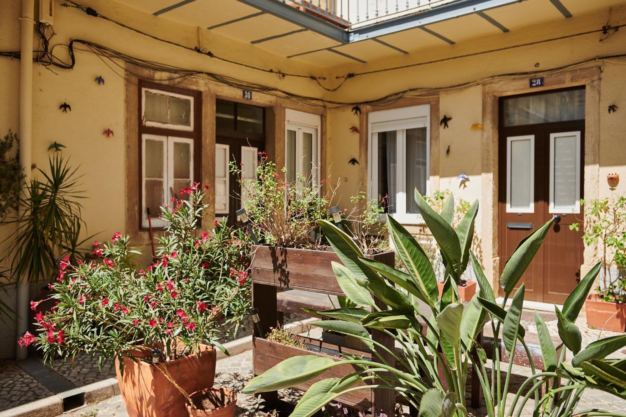 The Back Street Nest Apartment Lisbon Exterior photo